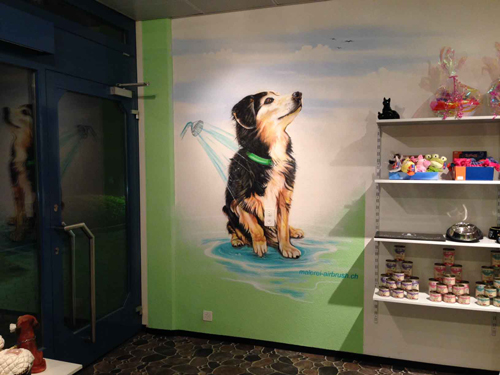 Wandmalerei im Hundesalon Airbrush-Portrait