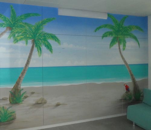 Wandmalerei mit Palmenstrand